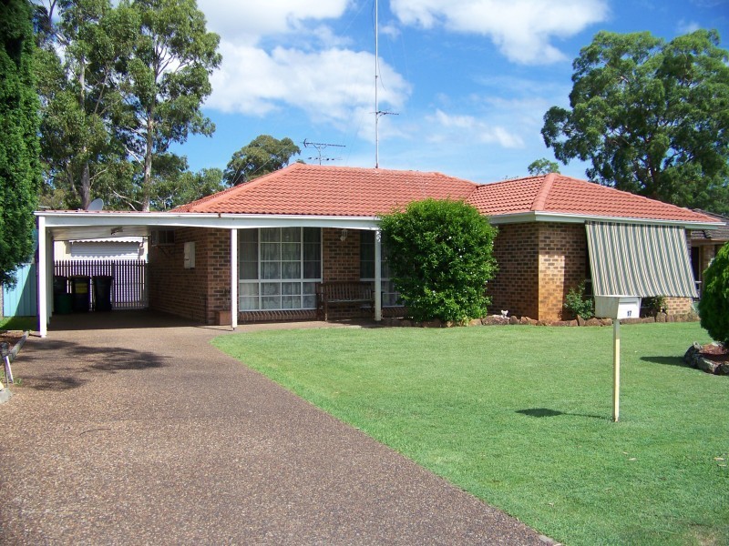17 Auberge Crescent, Raymond Terrace NSW 2324