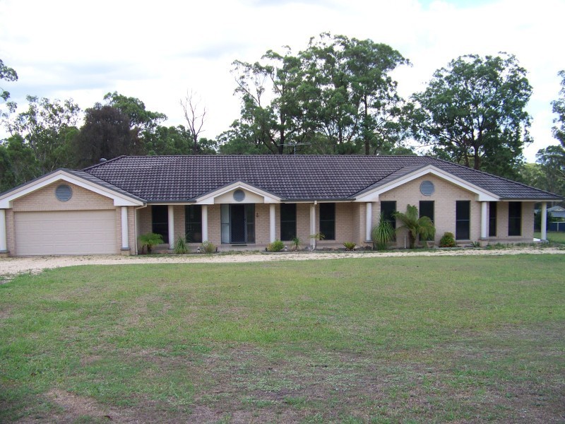 8 Eskdale Park Drive, Seaham NSW 2324