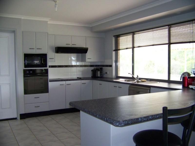 8 Eskdale Park Drive, Seaham NSW 2324