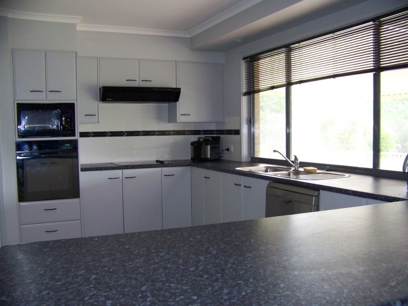 8 Eskdale Park Drive, Seaham NSW 2324