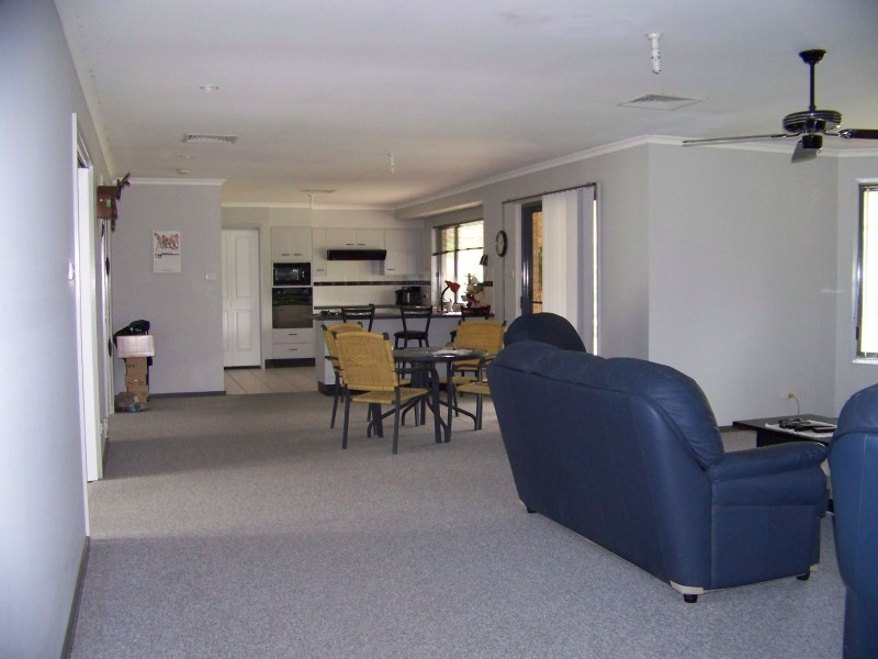 8 Eskdale Park Drive, Seaham NSW 2324