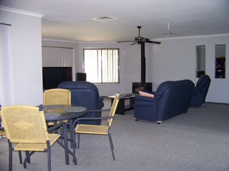 8 Eskdale Park Drive, Seaham NSW 2324