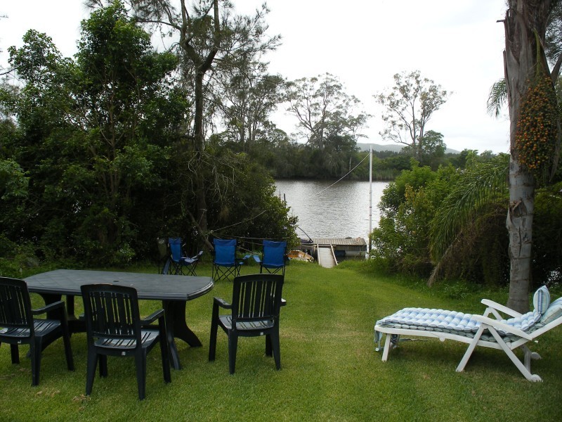 17 Middle Crescent, Seaham NSW 2324