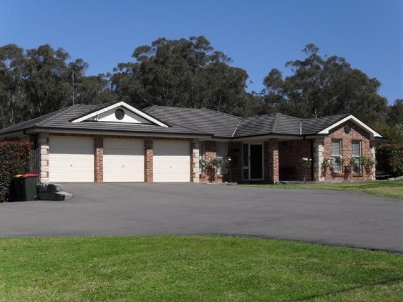 5 Eskdale Park Drive, Seaham NSW 2324