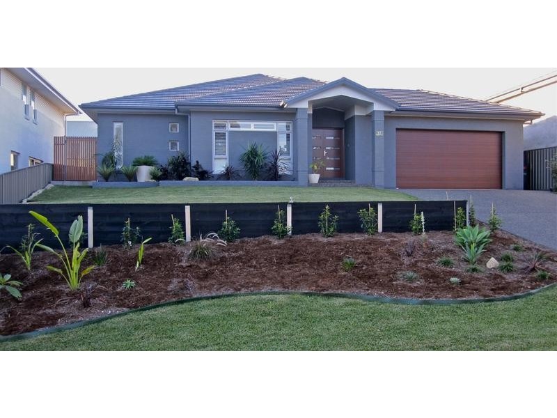 17 Rushland Drive, Fern Bay NSW 2295