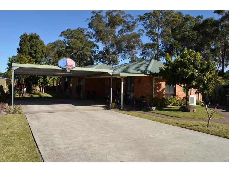 8 Deas, Raymond Terrace NSW 2324
