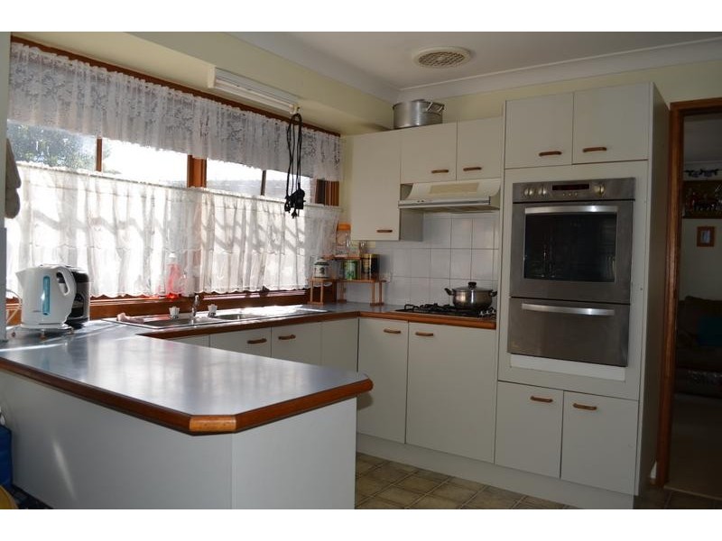 8 Deas, Raymond Terrace NSW 2324