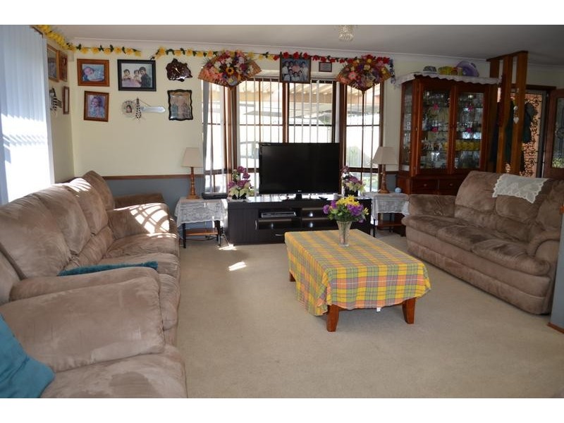 8 Deas, Raymond Terrace NSW 2324