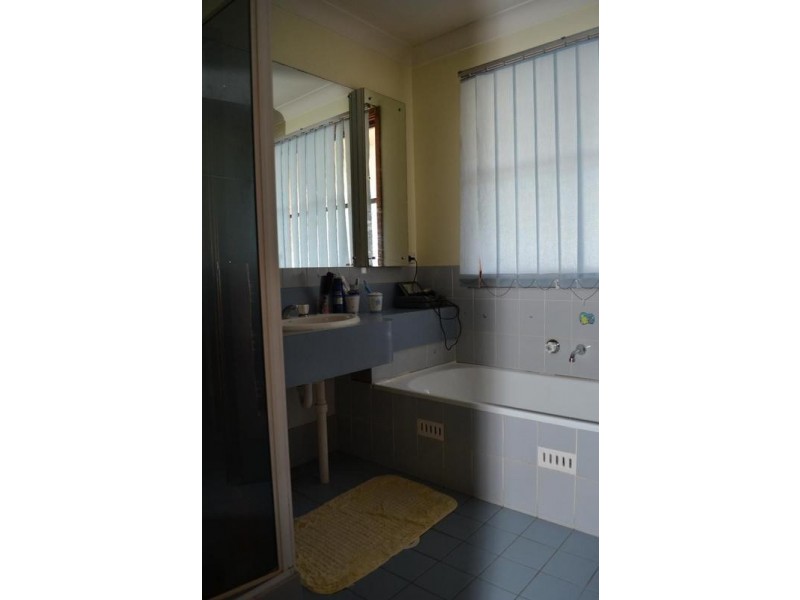 8 Deas, Raymond Terrace NSW 2324