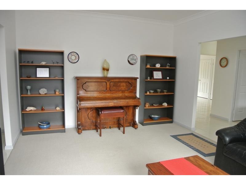 8 North Esk Drive, Seaham NSW 2324