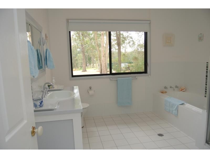 8 North Esk Drive, Seaham NSW 2324