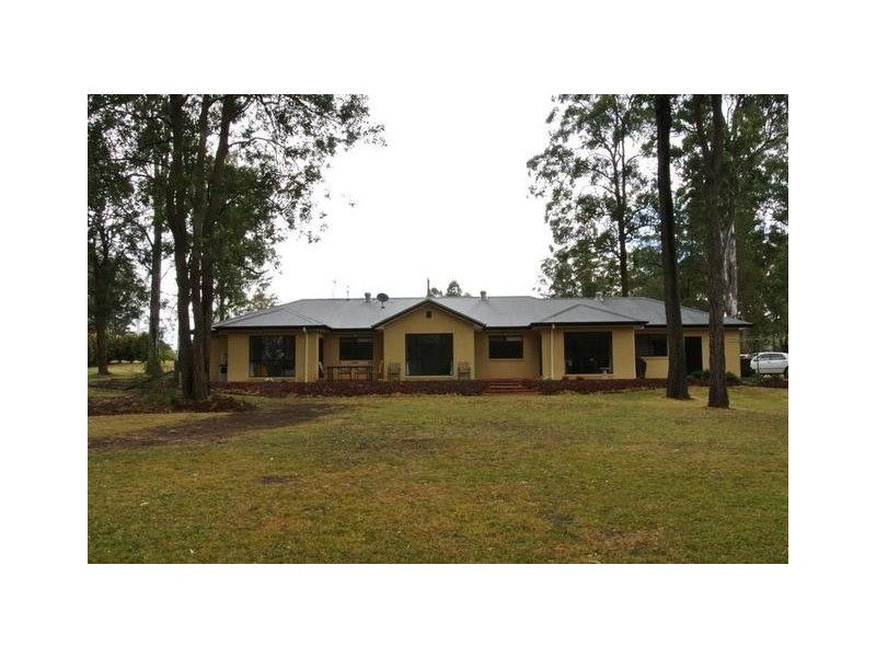 8 North Esk Drive, Seaham NSW 2324