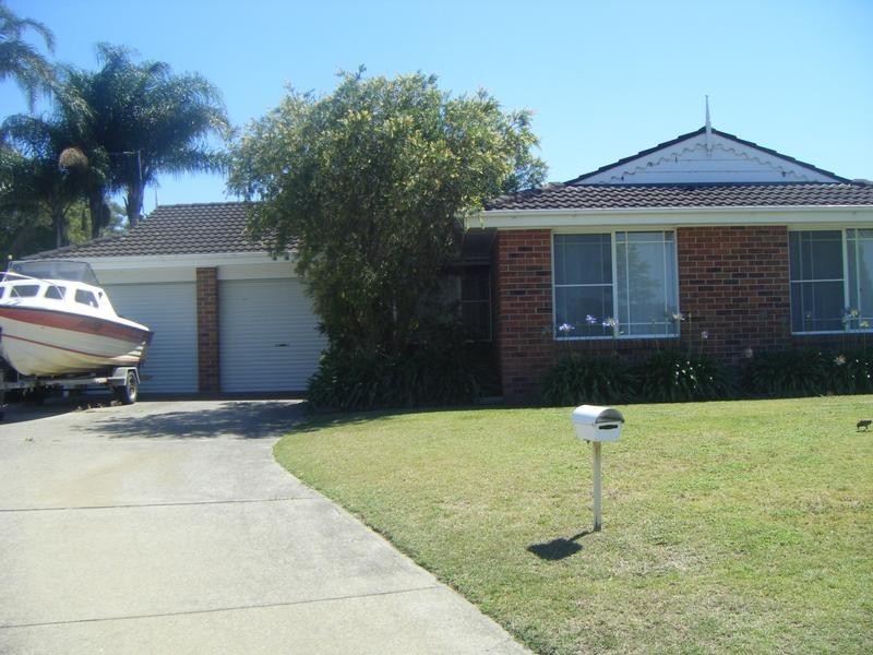 8 Falcon Place, Raymond Terrace NSW 2324