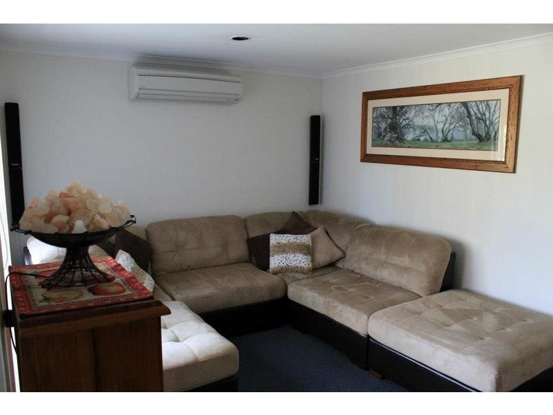 8 Falcon Place, Raymond Terrace NSW 2324