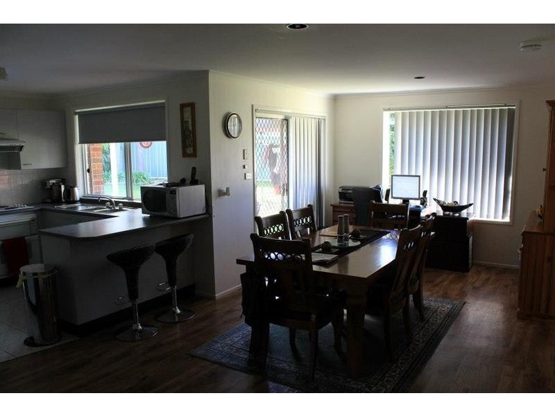 8 Falcon Place, Raymond Terrace NSW 2324