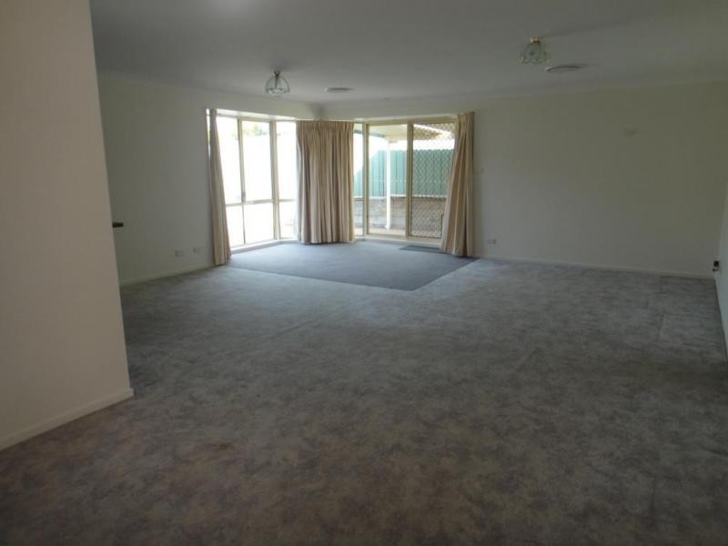 2/87A Benjamin Lee Drive, Raymond Terrace NSW 2324