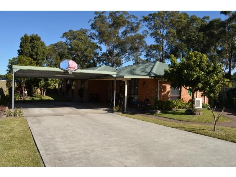 8 Deas Place, Raymond Terrace NSW 2324