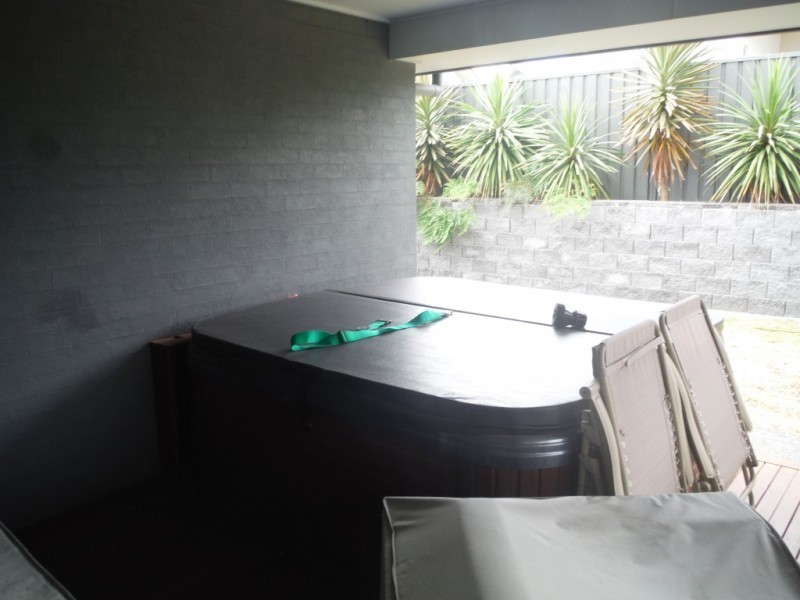 17 Rushland Drive, Fern Bay NSW 2295