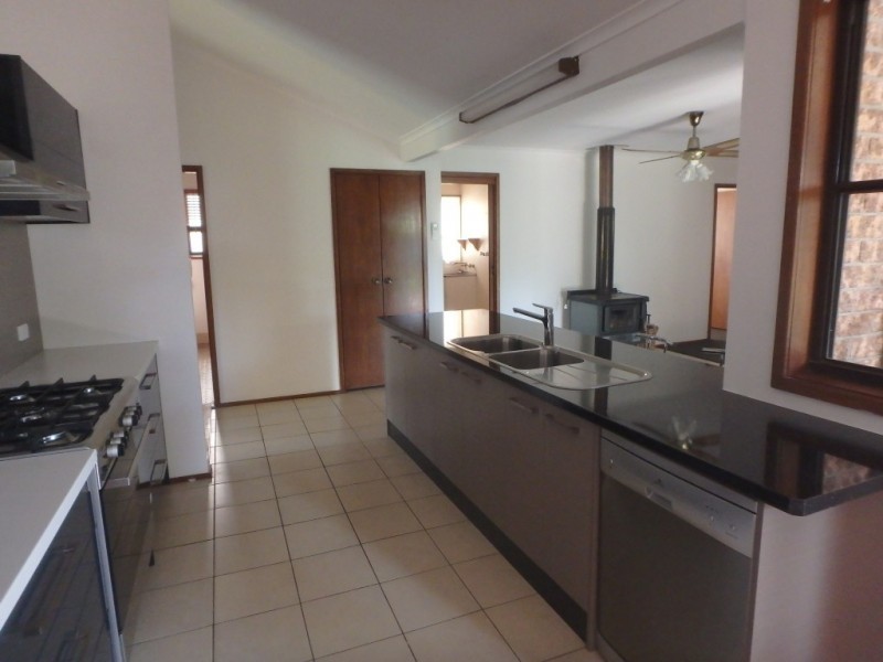 8 Greenslopes Drive, Raymond Terrace NSW 2324