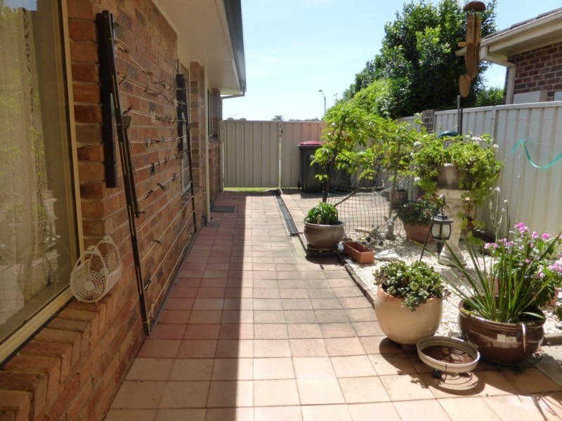 2/11 Benjamin Lee Drive, Raymond Terrace NSW 2324