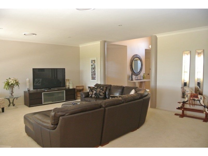 21 Lakeview Crescent, Raymond Terrace NSW 2324