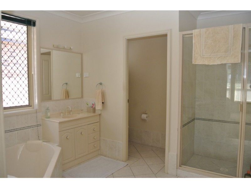 21 Lakeview Crescent, Raymond Terrace NSW 2324