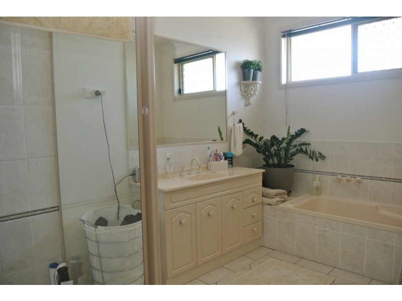 21 Lakeview Crescent, Raymond Terrace NSW 2324