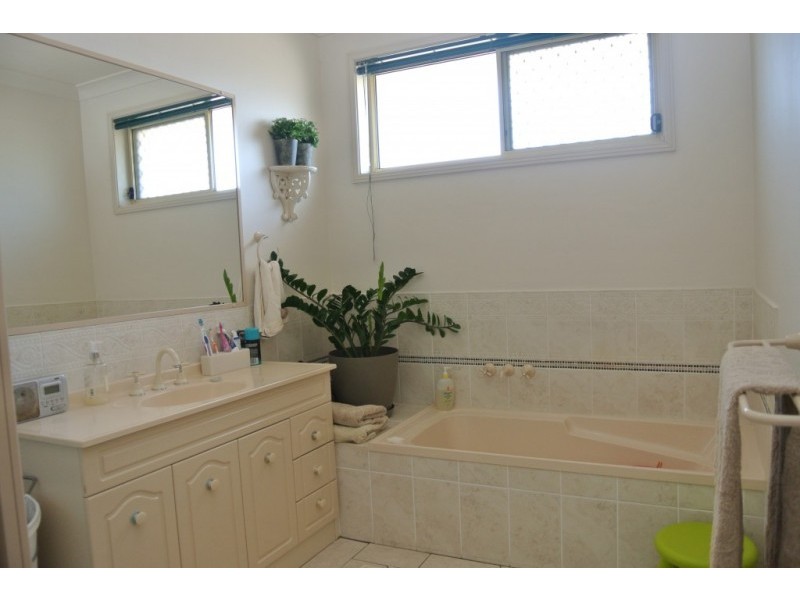 21 Lakeview Crescent, Raymond Terrace NSW 2324