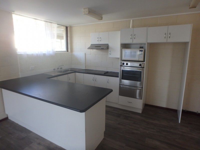 2/13 Meredith Crescent, Raymond Terrace NSW 2324