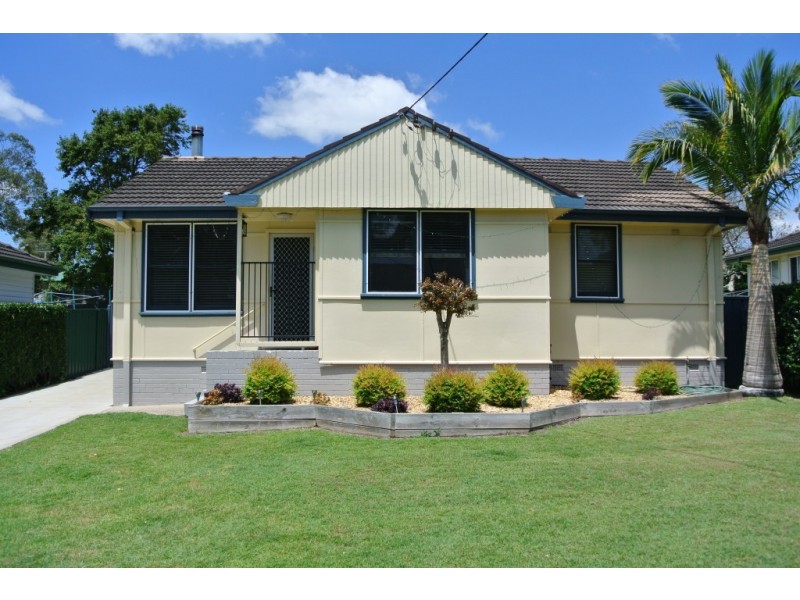 8 Dean Avenue, Raymond Terrace NSW 2324