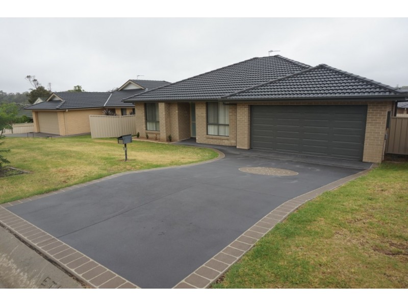 24 Closebourne Way, Raymond Terrace NSW 2324
