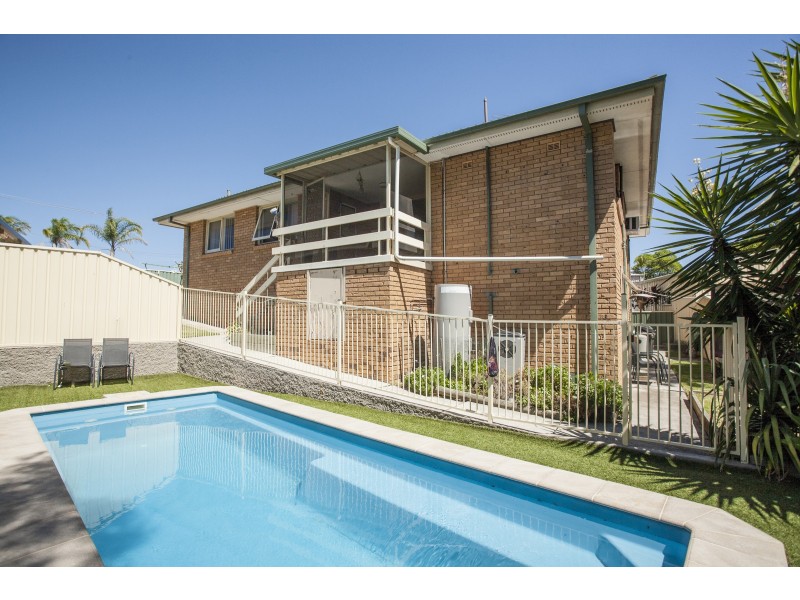 14 Walker Crescent, Raymond Terrace NSW 2324