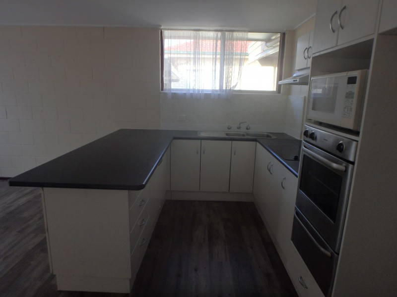 2/13 Meredith Crescent, Raymond Terrace NSW 2324