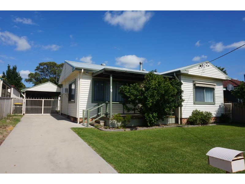19 Cambridge Avenue, Raymond Terrace NSW 2324