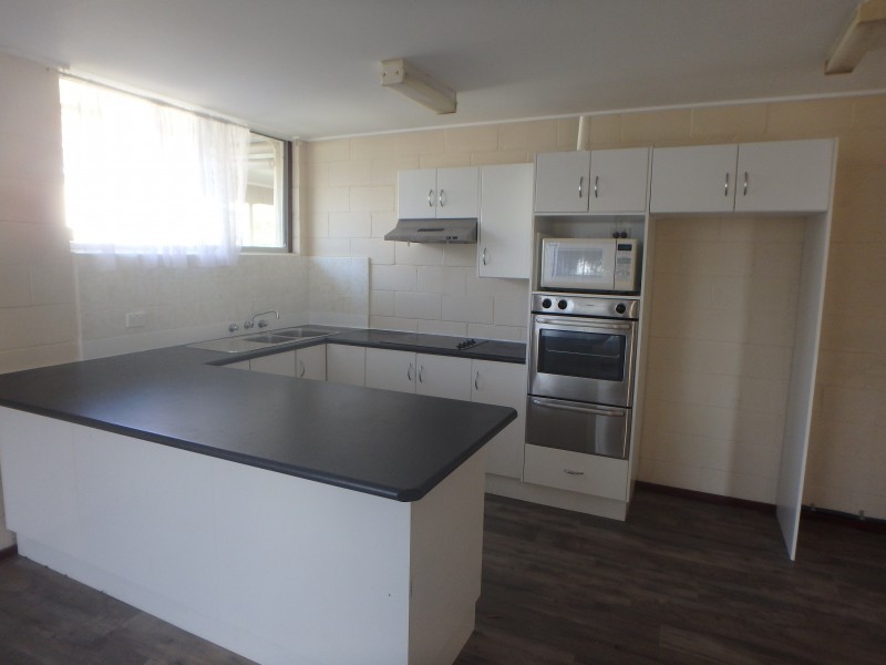 2/13 Meredith Crescent, Raymond Terrace NSW 2324