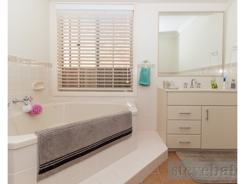 24 Holwell Circuit, Raymond Terrace NSW 2324