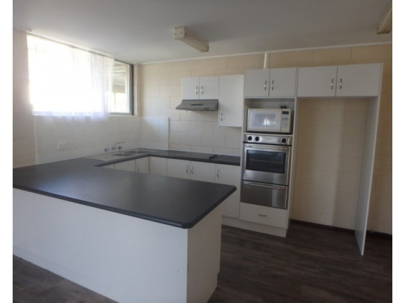 2/13 Meredith Crescent, Raymond Terrace NSW 2324