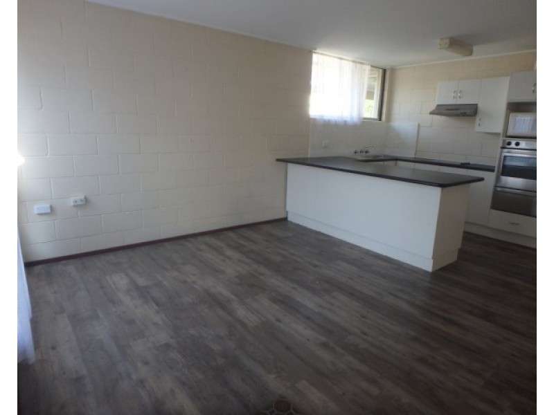 2/13 Meredith Crescent, Raymond Terrace NSW 2324