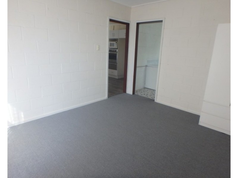 2/13 Meredith Crescent, Raymond Terrace NSW 2324