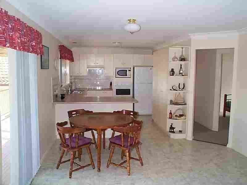 8 Cooper Place, Raymond Terrace NSW 2324