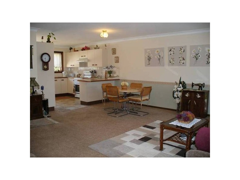 2/11 Benjamin Lee Drive, Raymond Terrace NSW 2324