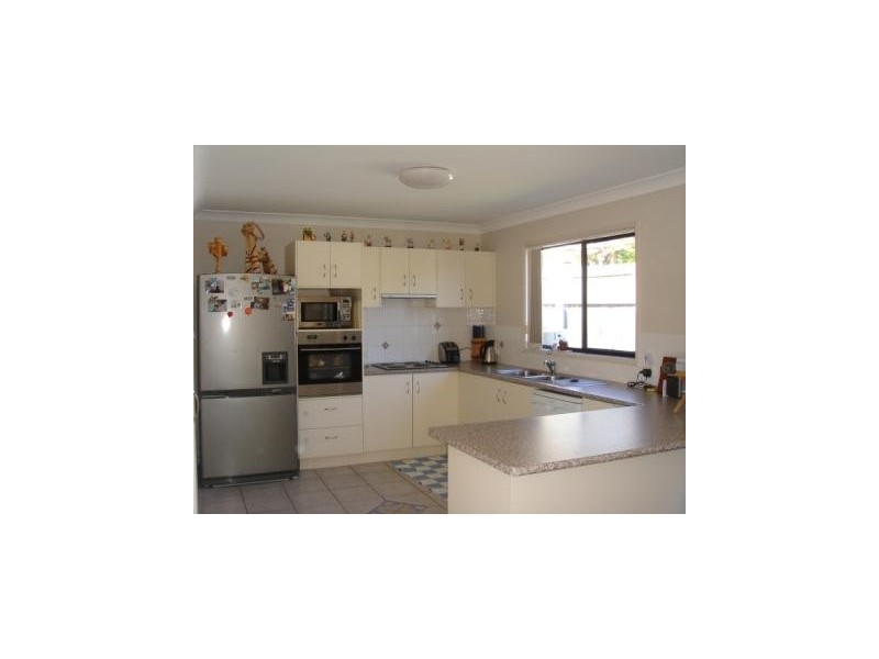 18 Estate Place, Holland Park West QLD 4121