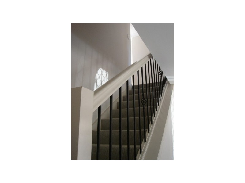 18 Estate Place, Holland Park West QLD 4121