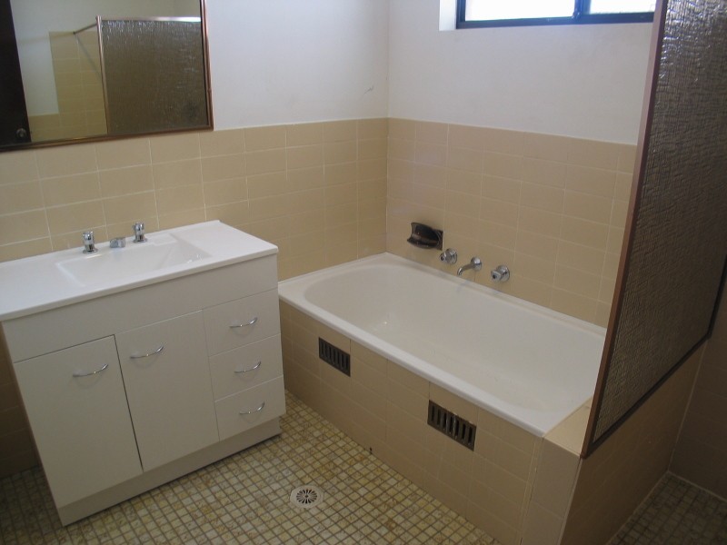 45 Brinawarr Street, Bomaderry NSW 2541