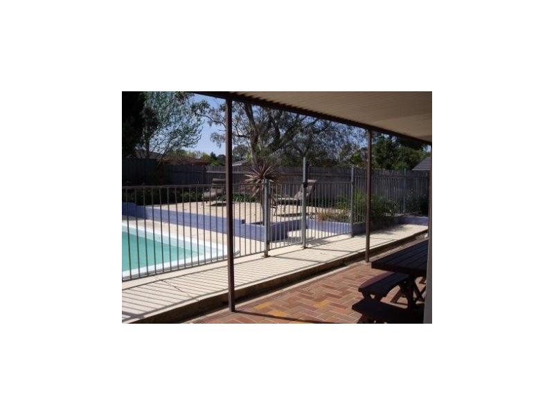 7 Cocos Palm Drive, Bomaderry NSW 2541