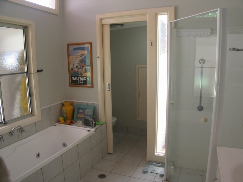 C98 Princes Highway, Bomaderry NSW 2541
