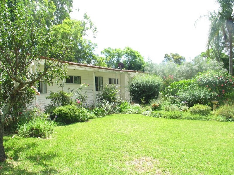 C98 Princes Highway, Bomaderry NSW 2541