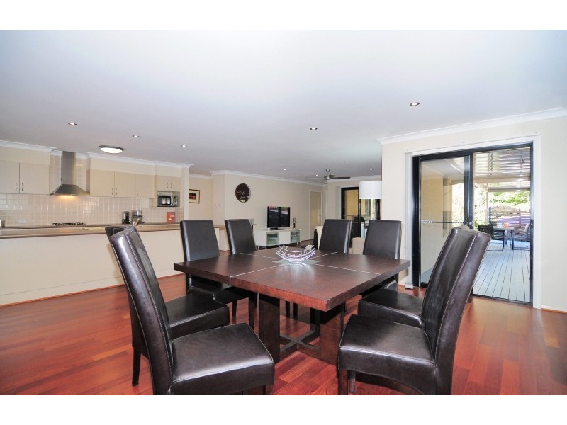 10 Jade Place, Meroo Meadow NSW 2540