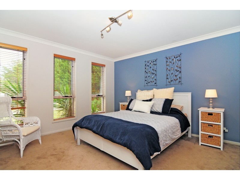 70 Emerald Drive, Meroo Meadow NSW 2540