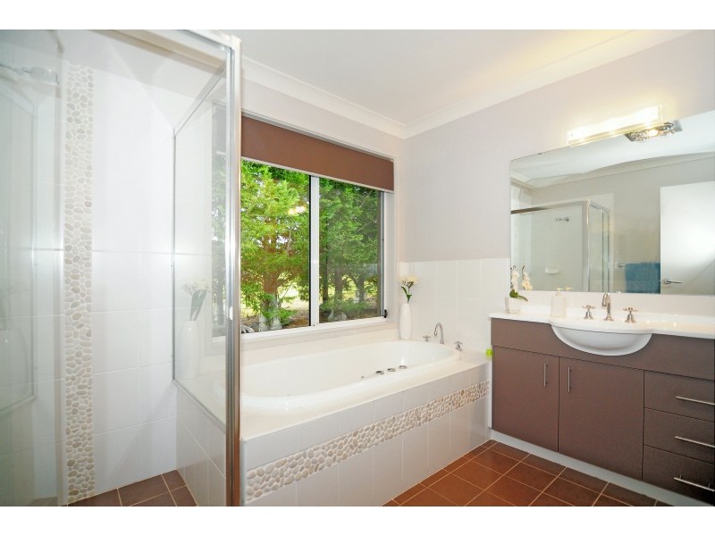 70 Emerald Drive, Meroo Meadow NSW 2540